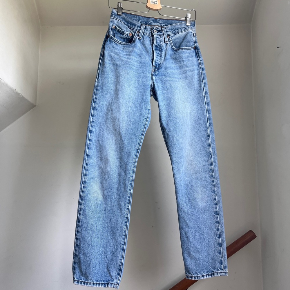 Levi's 501 Original Fit Jeans Size 26 Light Wash Straight Leg Denim Blue - Picture 2 of 8